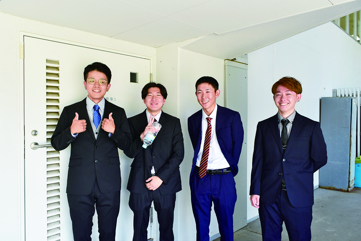 男子4人組