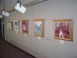 額に入った5枚の作品の右斜め側からの写真