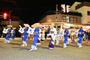 湯沢温泉夏祭りとろりこ流し